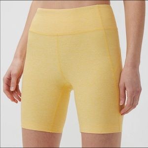 Outdoor Voices Warmup 7" Short
in Buttermilk